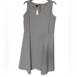 Talbots Black and White Sleeveless V-Neck A-Line Dress flattering fit & seams